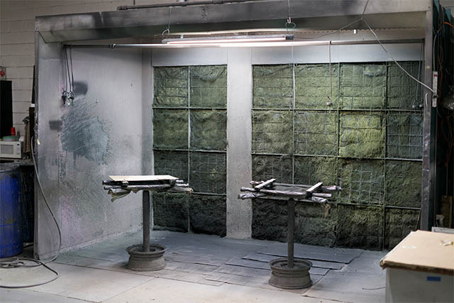 Liquid painting booth